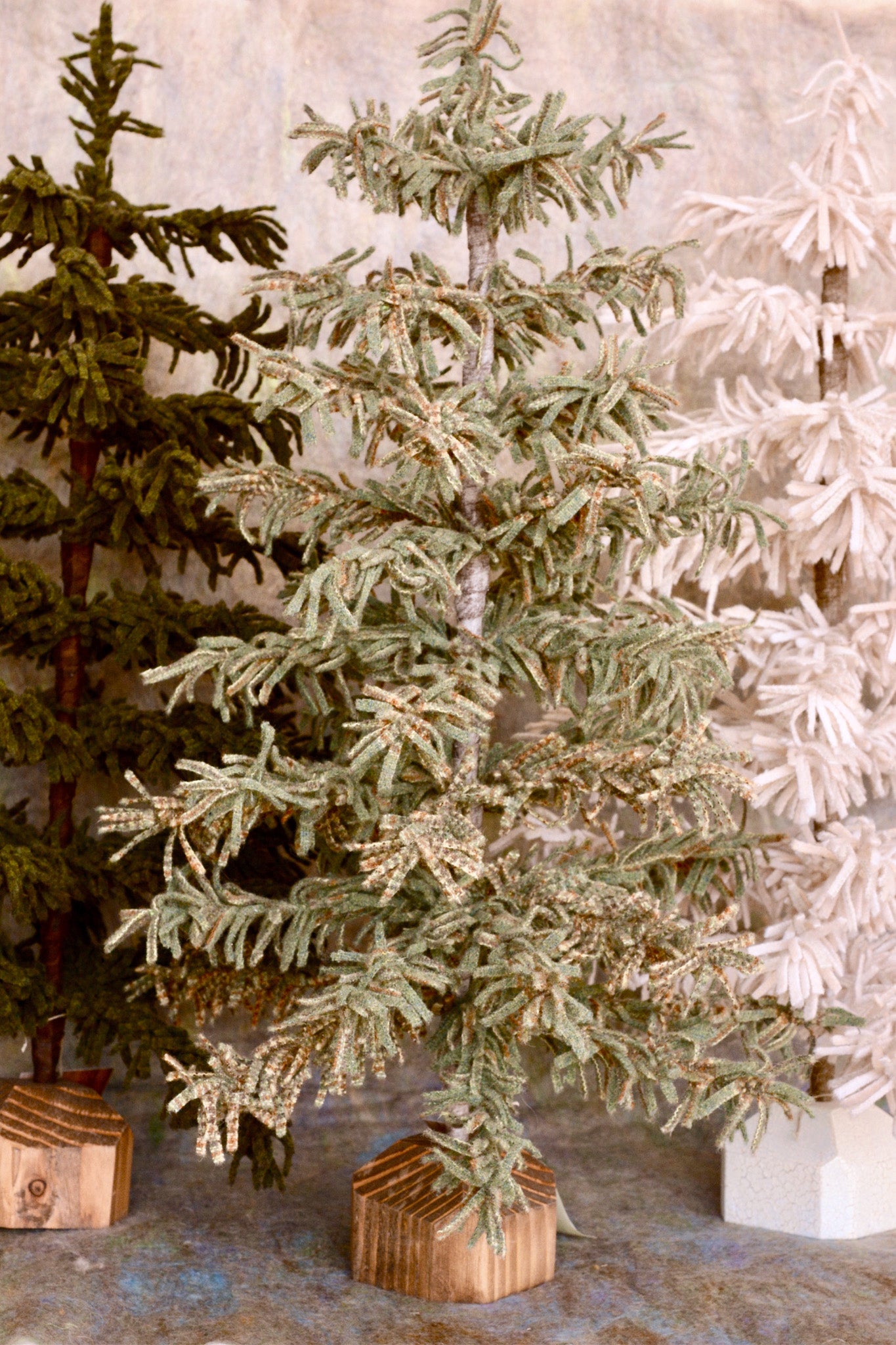 Wooly Pine Tree Kit - WHITE